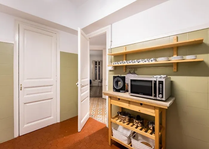 B42 Modernist Apartment For Large Groups In Eixample